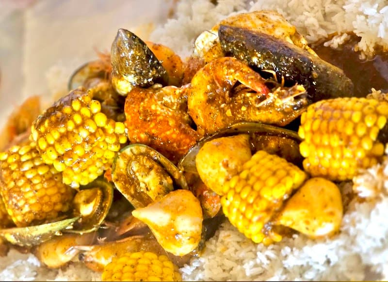 Off The Hook Seafood Restaurant - Airport Road
