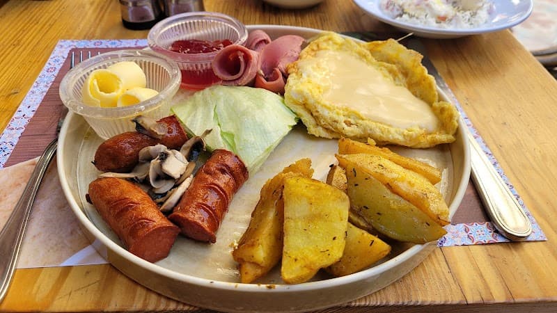 Oldish ( Restaurant & Cafe )