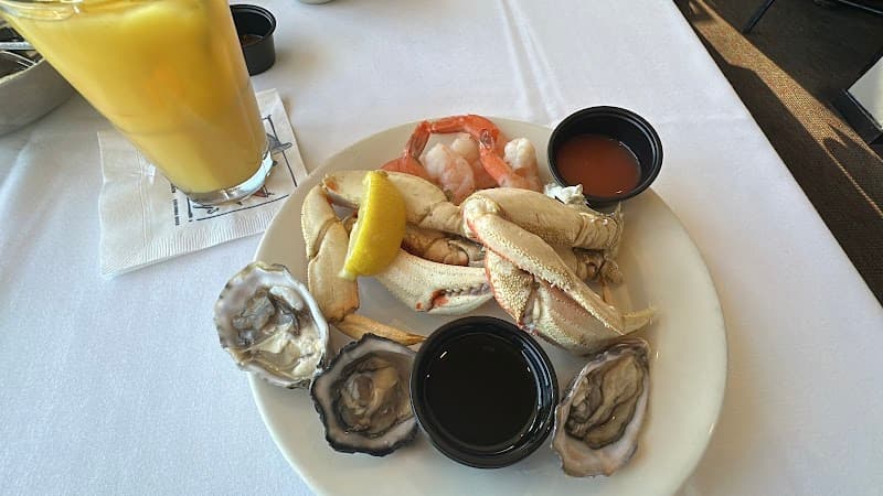Salty's on Alki Beach