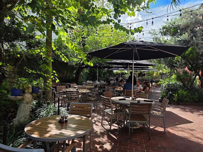 Harry's Seafood, Bar & Grille