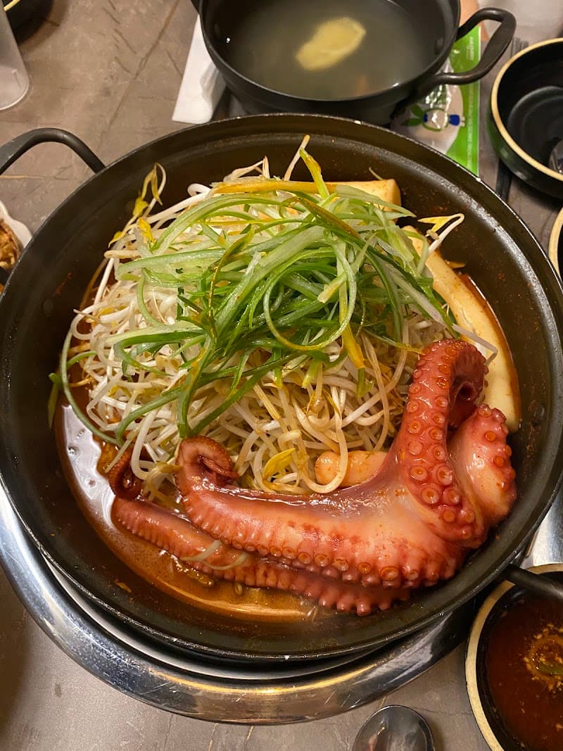 Sinchon Yangpuni, Seomyeon