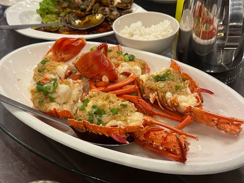 Super Lobster Village
