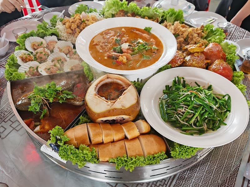 红绿灯海鲜餐馆 • Traffic Light KS Seafood Restaurant