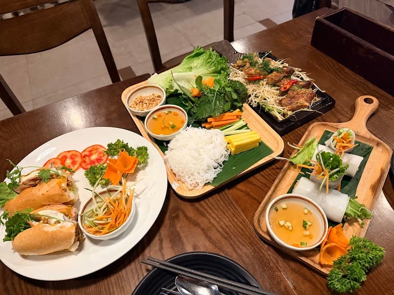 Hoang's Restaurant - Vietnamese Restaurant & Vegan Food