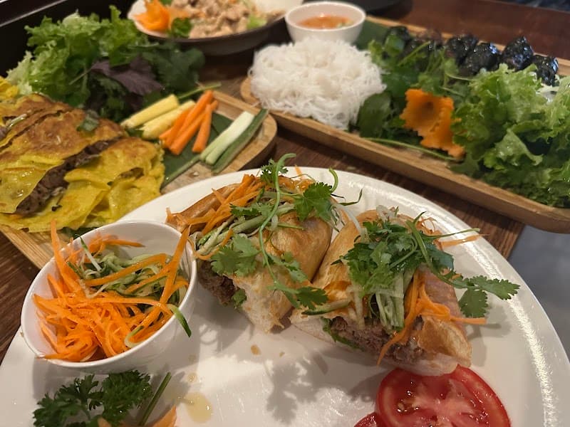 Hoang's Restaurant - Vietnamese Restaurant & Vegan Food