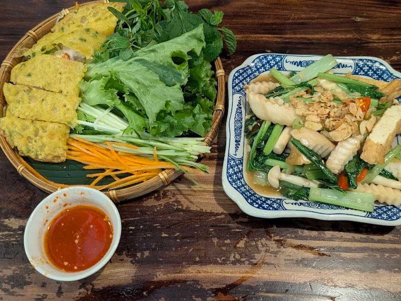 MẸT Vietnamese restaurant & Vegetarian Food 1