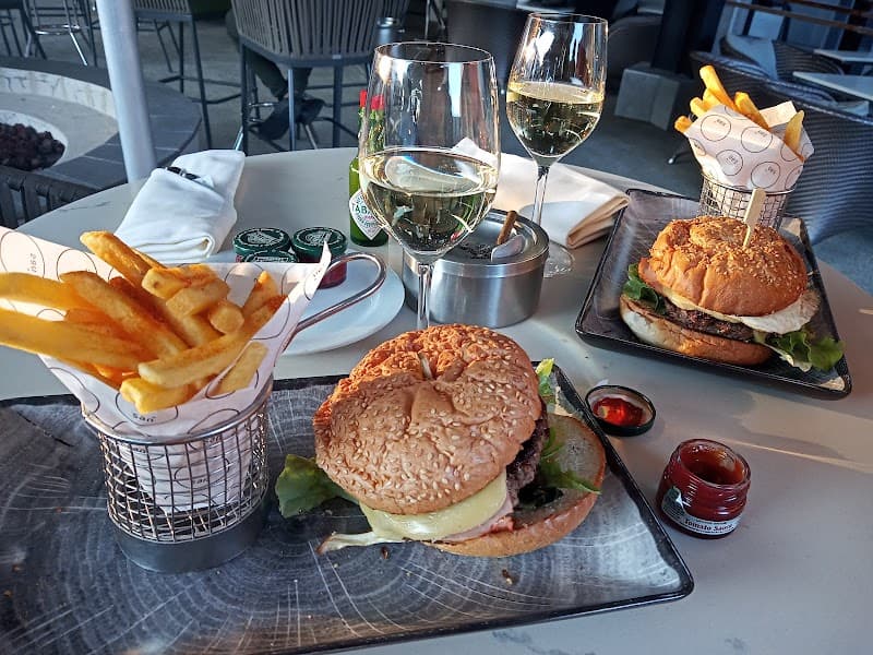 San Deck, Bar & Restaurant