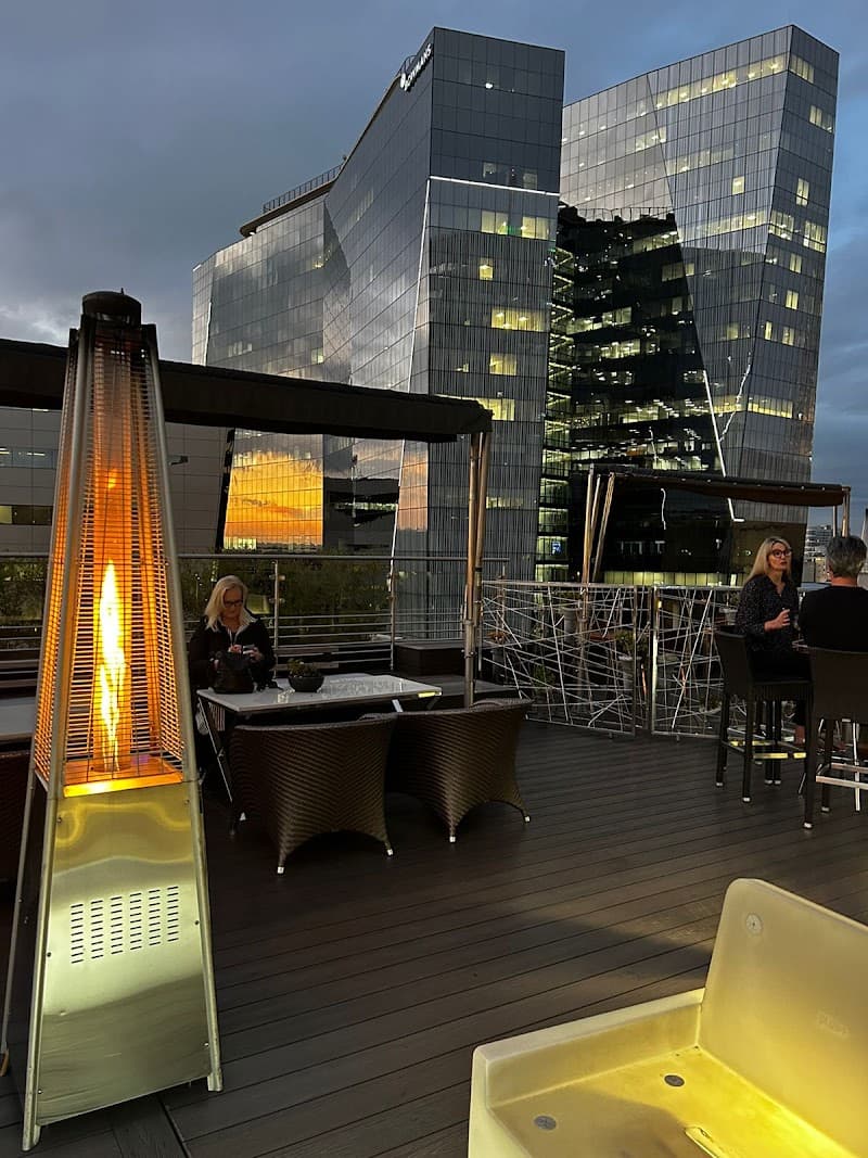San Deck, Bar & Restaurant