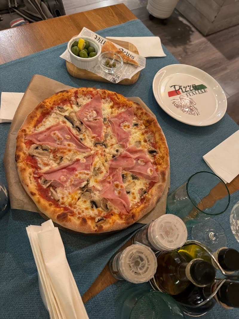 Trattoria Mezzaluna